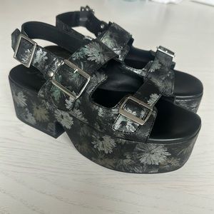 Free People (38)  ‘Follow your own path’ platform sandal